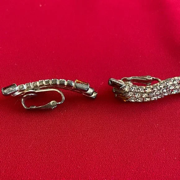 Vintage Clip-On Earrings - Picture 3 of 5